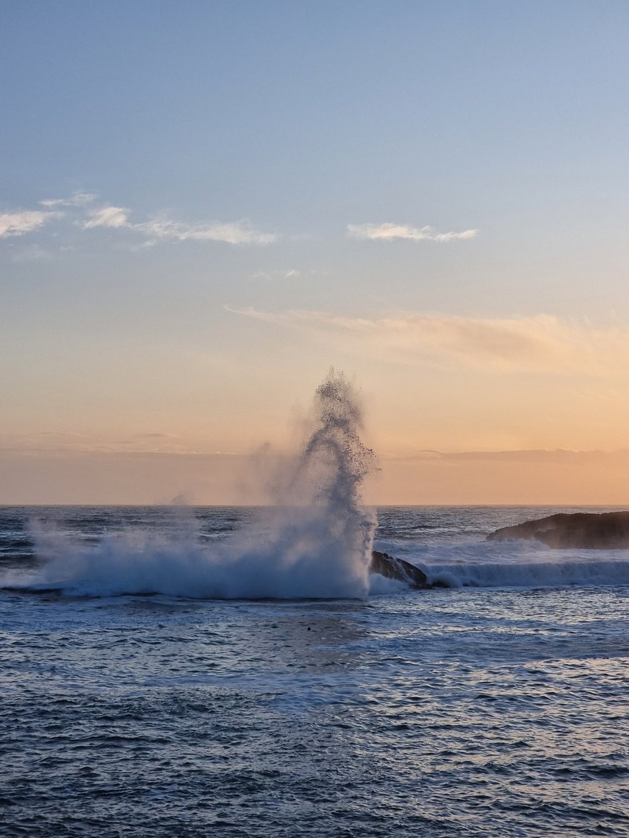 celine29m's tweet image. Sculptée par les embruns, la vague devient femme qui s'élance sur l'eau 💃🌊
📍Digue port de Doëlan 
#bretagne #finistere #breizh #bzh