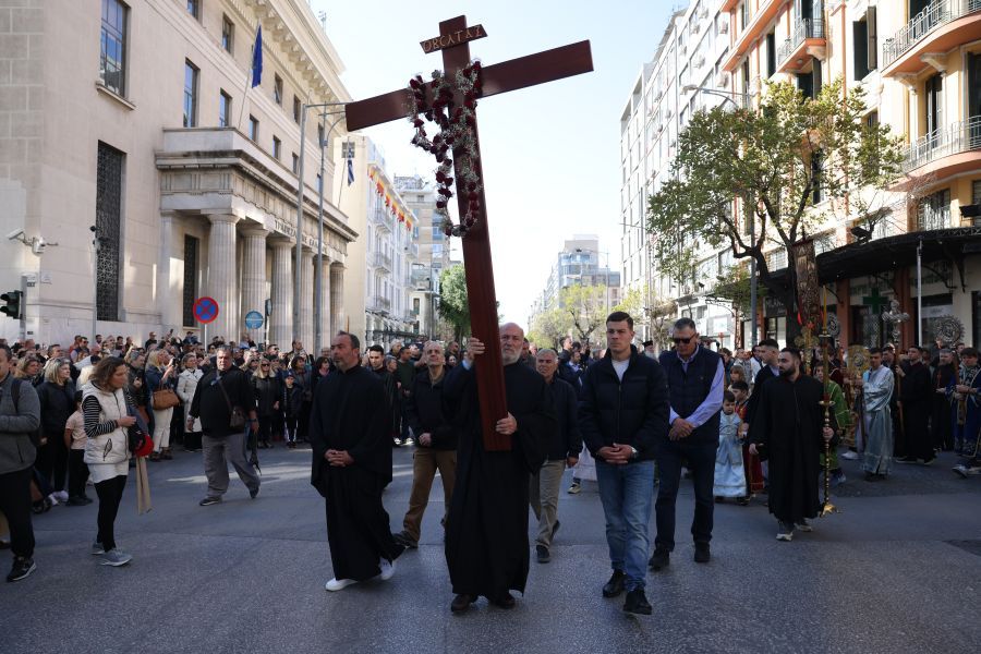 BelinakiD's tweet image. The first Epitafios procession started early in Thessaloniki, the second largest city of Greece, this evening.
#GoodFriday