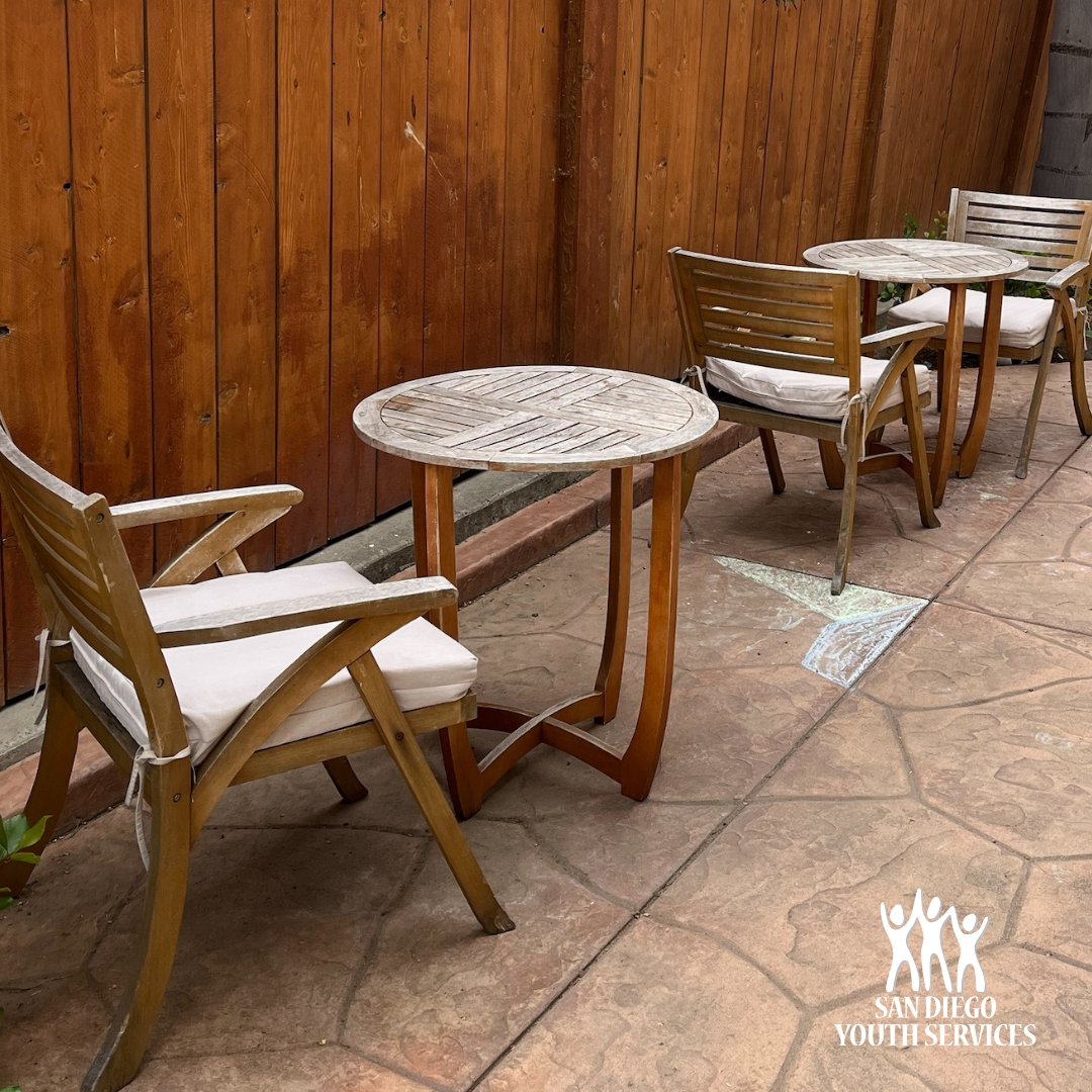 sdyouthservices's tweet image. Our housing sites received a donation of gently-used patio furniture this week! Youth who live in temporary living with SDYS use the courtyard to relax and play with their kids. 

Thank you, Victoria and Stephanie, for making the space even more welcoming!
 
#donation #sandiego