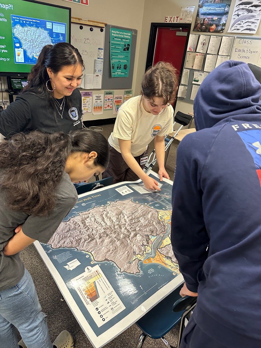 PNSN1's tweet image. Happy #Fieldwork Friday! Over UW's spring break, the Cascadia Culture and geoScience Exchange team visited Neah Bay High School to teach a week-long course on geohazards &amp;amp; preparedness. Read below to see how this program highlights the cross section between STEM &amp;amp; Makah culture!