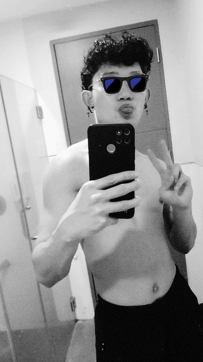 ThatGothyBoy's tweet photo. My never ending peace sign ✌️ https://t.co/cDSqVBsBvS