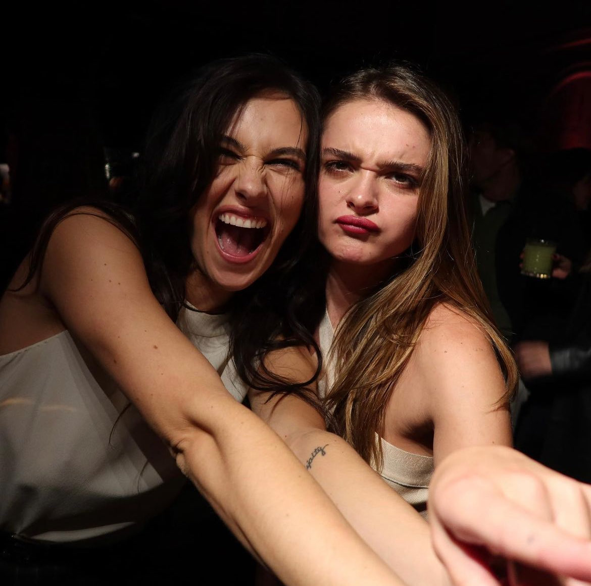 novia de naho tweet media