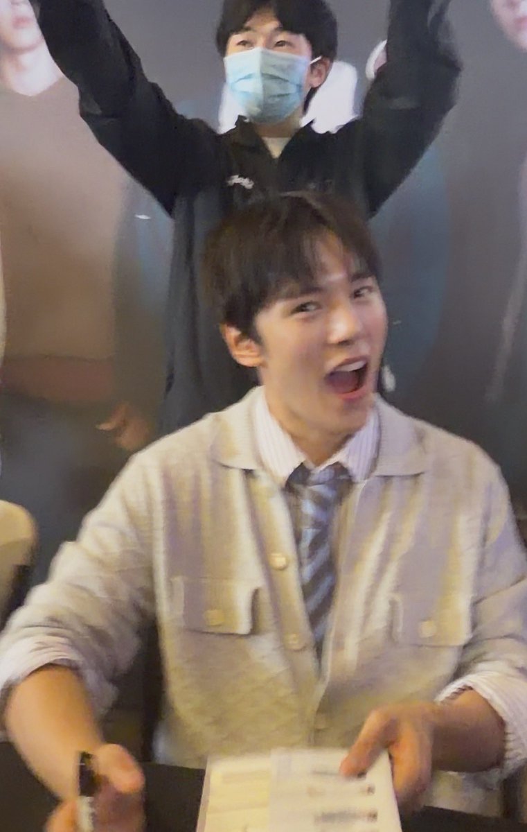 minhyuk before and after i complimented his arms