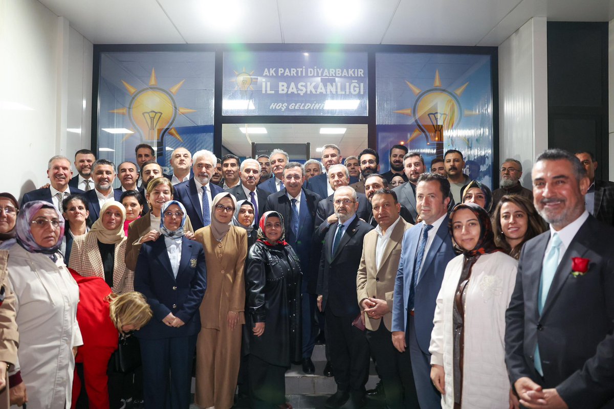 Kadim şehrimiz Diyarbakır’da AK Parti İl Teşkilatımızı ziyaret ederek yol arkadaşlarımızla bir araya geldik. 

Teşkilatımızın özverili çalışmasıyla birlik, kardeşlik ve istikrar içinde, şehirlerimizi ve ülkemizi her alanda daha ileriye taşıyacağız. 

İl Başkanımız Sayın Ömer İler