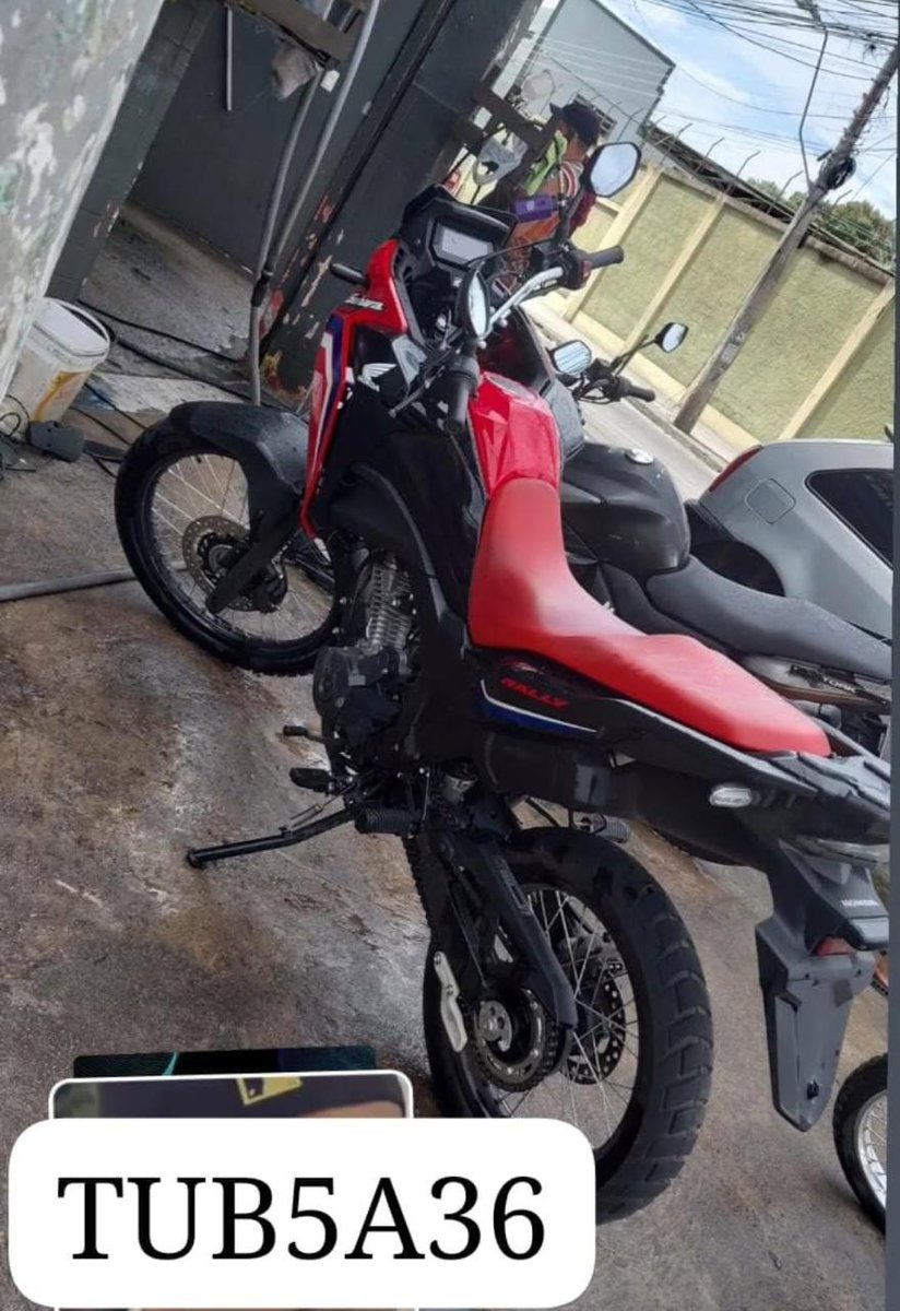 M_DoBronx's tweet photo. Minha moto foi roubada enfrente a vila olimpica sjm enquanto eu dava aula no projeto social de muay thai.
Ultimo lugar visto ( favela da linha e chapadão ) 
Favela nunca vai vencer enquanto pobre roubar pobre. https://t.co/Tu9aaxWJYC