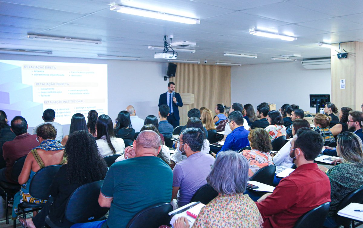 GovernoMA's tweet image. 🛡️ Denunciar irregularidades com segurança é um direito.

🫱🏻‍🫲🏼 No Maranhão, a legislação garante proteção ao denunciante, assegurando sigilo, responsabilidade e prevenção contra retaliações, fortalecendo a transparência no serviço público.

#GovMa