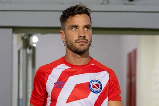 Momentos del bicho tweet media