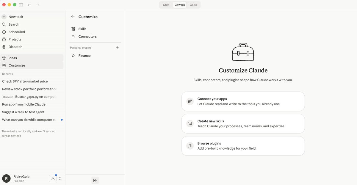 Mr_Drone's tweet photo. Vos que estas mareado con lo que pasa en la bolsa, preparate para ver algo que impresiona mucho en #Claude 

1.  Bajate la version Claude Desktop
2. Ir a Cowork ( Parte Superior de la Pantalla )
3. Customize
4. Browse Plugins 
5. Agregar Finance

Luego volves a la pantalla principal de cowork, pasale tu cartera de acciones y preguntale como la ve y que te arme un estudio.. Te va a dar un resumen como el que muestro y aparte un reporte enorme.
