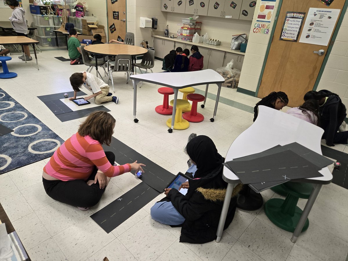 Rebecca Ross tweet media