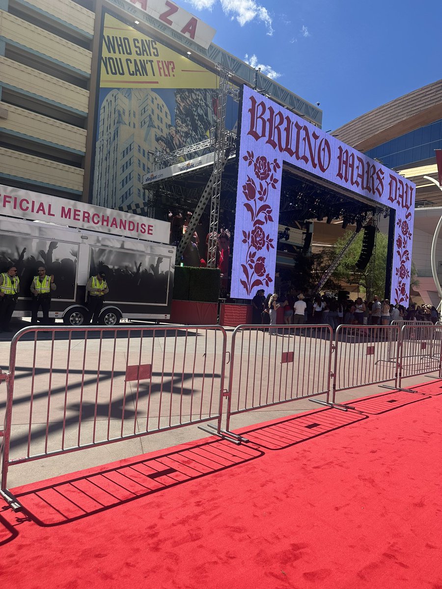 DrKHooligan tweet media