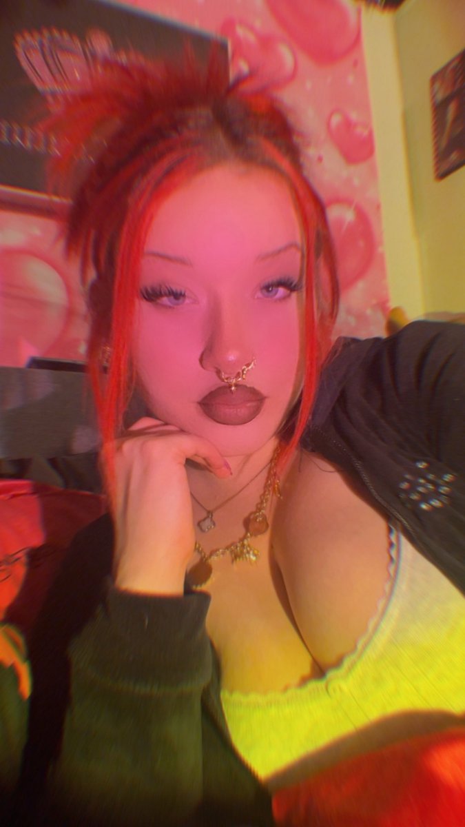 charlie 🍑 tweet media