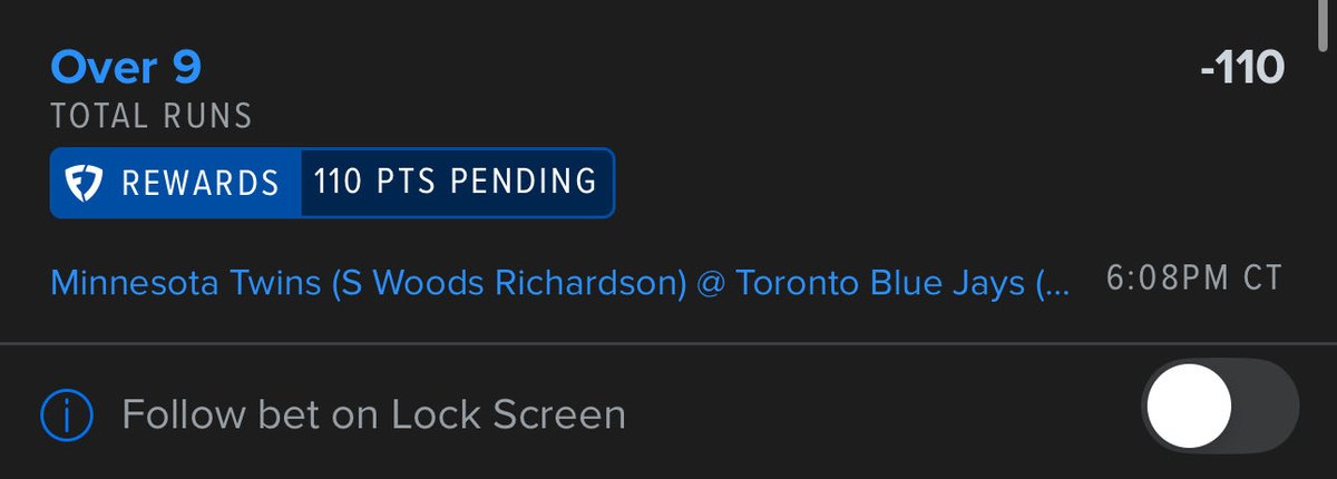 Highlight tweet media