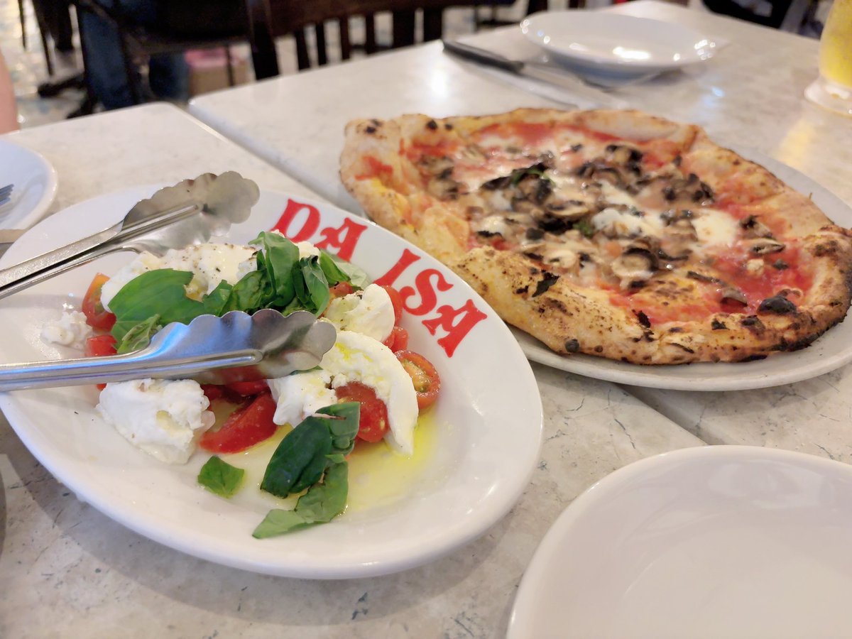 takarina888's tweet image. おはりなダイーサ🍕🍕🍕

誕生日お祝いで念願の…！
世界ピッツァ選手権優勝の職人さんが
作ってくれるトラットリアダイーサ🤤
#DAISA