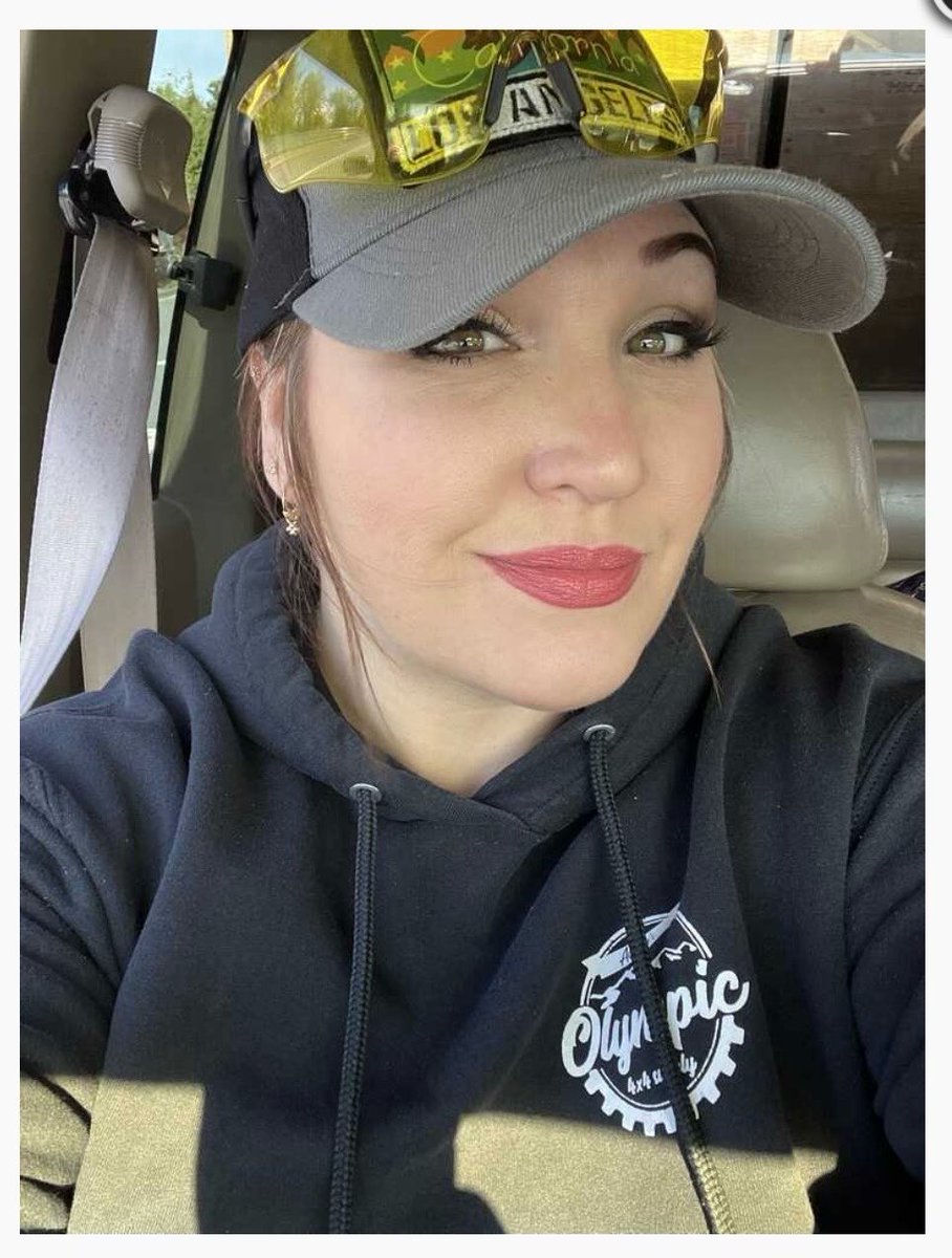 LLushxoxo's tweet image. Just another day on the job 😏#WorkMode #bossbabe #blonde #girlnextdoor