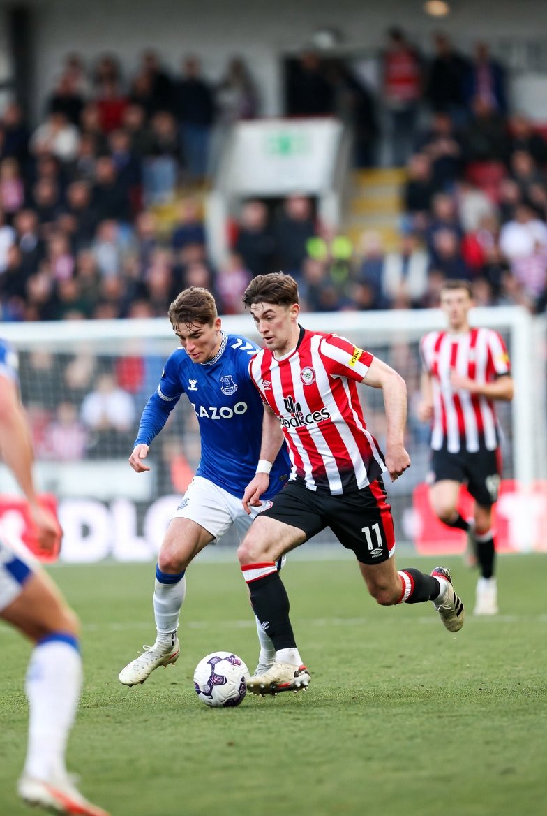 VibewithBoni's tweet photo. Brentford vs Everton  
3K for the first 3 correct winners.  
Predict the score and a scorer.  
(2K for score alone) #Brentford #Everton  
To qualify, you must follow, like and quote! https://t.co/XJtjmhBZcA
