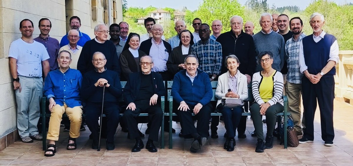ocdnavarrainfo's tweet photo. CAPÍTULO PROVINCIAL: La Eucaristía ha sido presidida por el P. Lázaro Iparraguirre OCD, Director de La Obra Máxima. Elección consejeros provinciales: 
Primero: P. Ajay Nazareth OCD 
Segundo: P. Antonio Viguri OCD 
Tercero: P. Lázaro Iparraguirre OCD 
Cuarto: P. Nelson Londoño OCD https://t.co/9aaGr3CDSw
