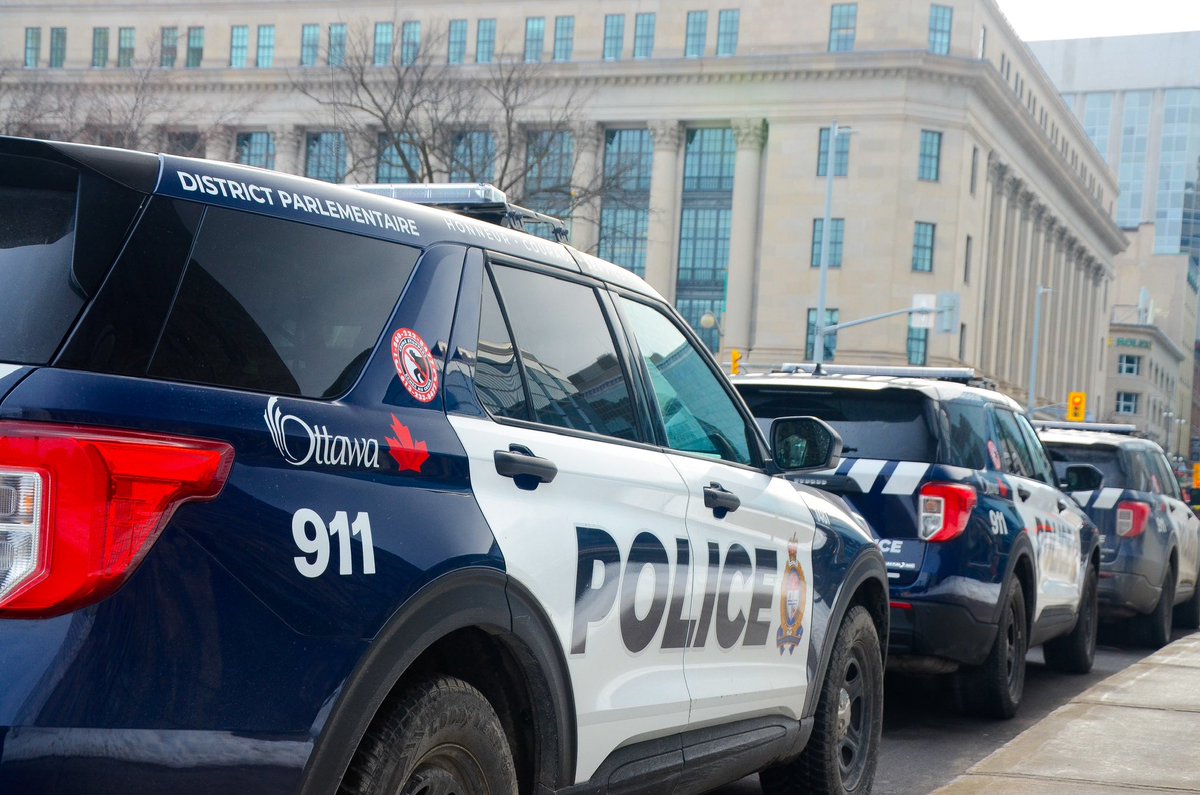 POLICE OPERATION: Ottawa Police are on scene of an ongoing police operation in the area of Nicholas St &amp; Laurier Ave at University of Ottawa
- Please avoid the area 
- No injuries reports
- Building has been put into lockdown
- More details to come