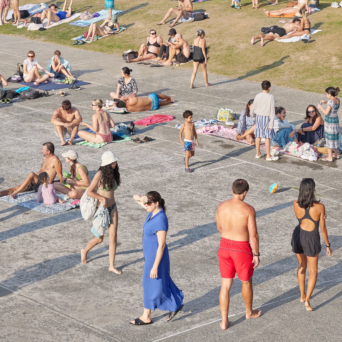 anthonyredpath's tweet photo. More new work from a series that explores groups of people that exist at transitions between land and water. This work, Kits Pool IV shows people relaxing on the pool deck within the context of the city.
The pool itself is not visible in the frame. https://t.co/cpPkCU800G