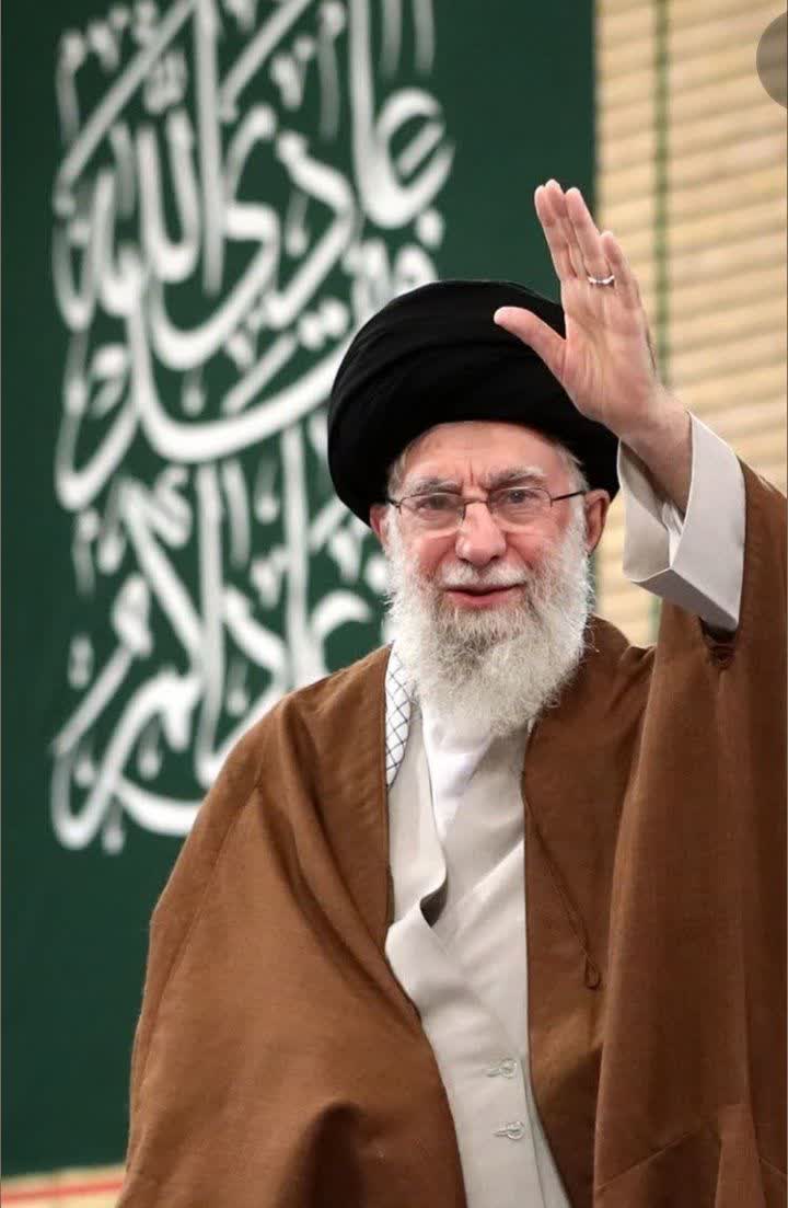 میشه 
یهو از خواب بپریم 
بگن حضرت آقا سخنرانی داره 
#لبیک_یا_خامنه_ای