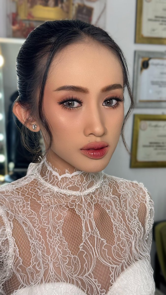MenfessUdinus's tweet photo. !dinusian
warga udinus kakak kakak yang cari mua buat wisuda bulan mei 
langsung aja nih boleh tanya tanya dulu https://t.co/eA46IBeZ3s https://t.co/TjeOHGdtmn