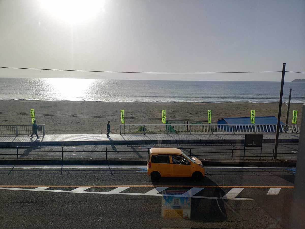 loveandpeace@AandW tweet media