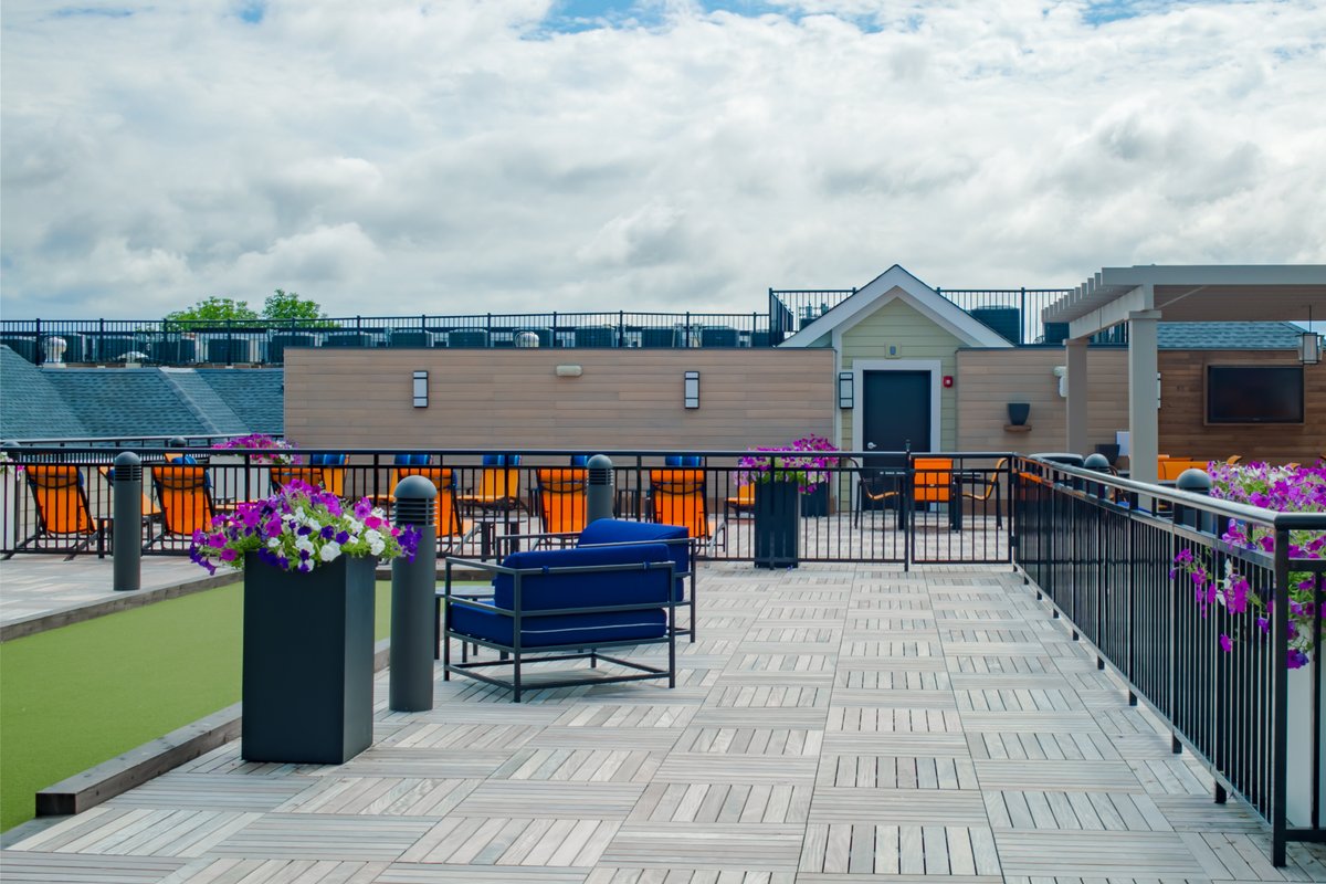 modera_55's tweet photo. This open lounge experience coming to a rooftop above you! Come from the view, stay for the vibes. #Modera #MCR #Community https://t.co/6bSwwuGrLg