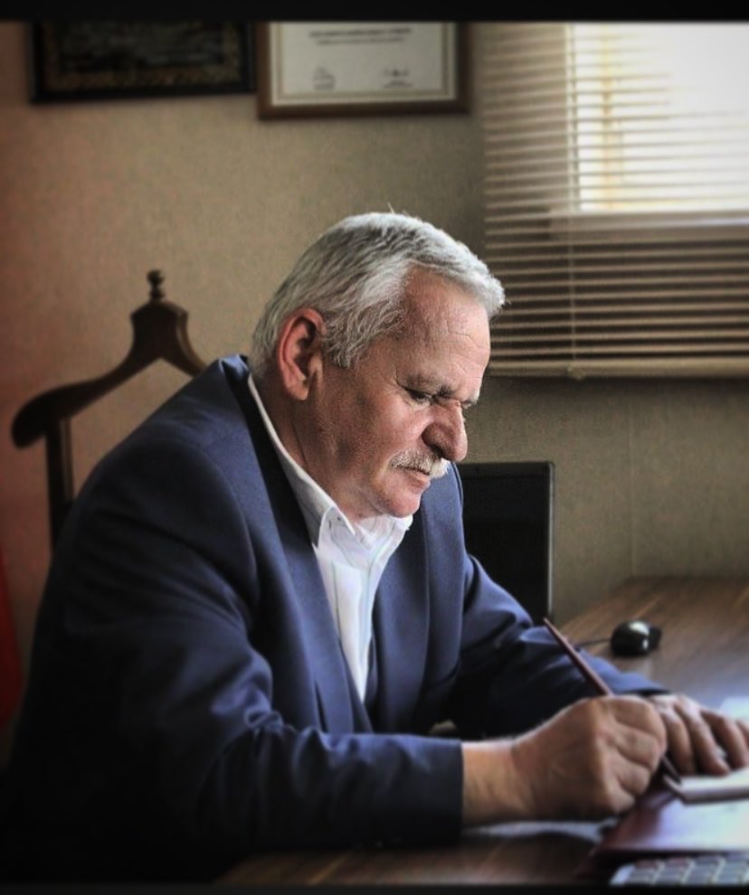 DemiraEren's tweet photo. Günler akıp gidiyor sanıyoruz ama yıllar akıp gitmiş Bugün Vefatının 4. Senei devriyesi Keşke zamanı geriye alabilsek seni çok özledim Babam 11.04.2022
Ruhu için El-Fatiha 🤲 https://t.co/Kgu8CoCOcG