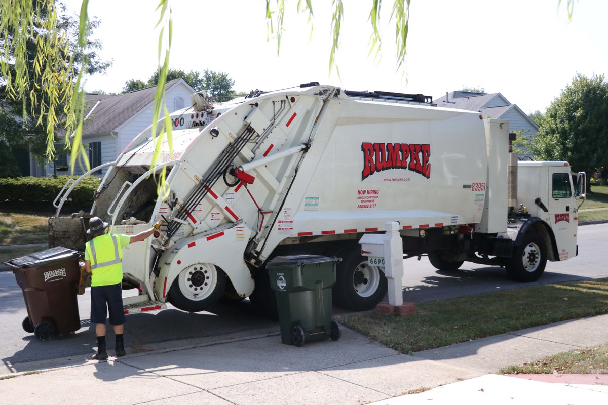 RumpkeNews's tweet image. This is a "tandem-axle rear load truck". At Rumpke, these rear-load trucks are used daily to service many of our residential customers. These large, helpful automobiles are 8 ft. x8 ft. x 30ft; when empty, they still weigh a whopping 34k lbs! #RumpkeFunFacts #FunFact #Truck