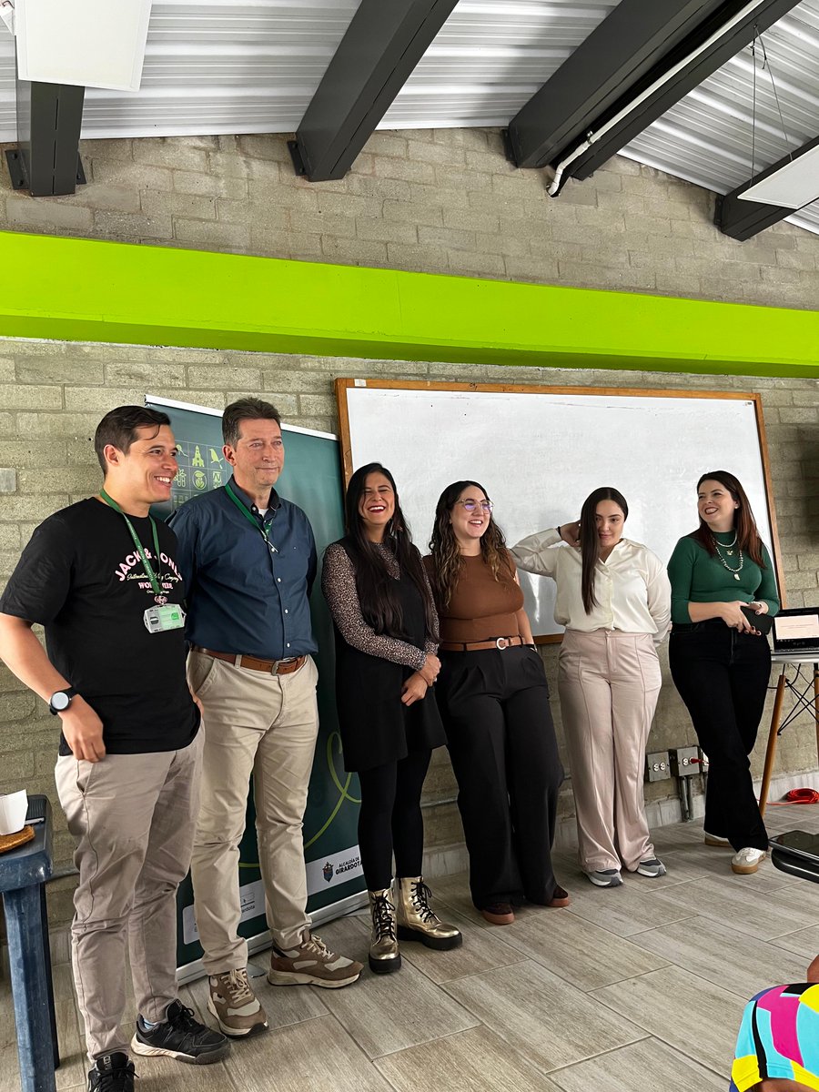 Saberes que caminan 🏔️🤝
“El Camino del Sainete” es la propuesta de ESCOLME y la Alcaldía de Girardota al MinCultura para fortalecer el turismo biocultural comunitario.
Academia + territorio = futuro.
#RegionalizaciónConPropósito