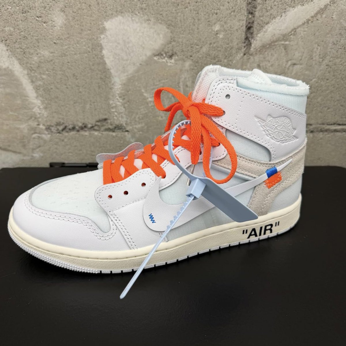 KIXSIXオンラインで新作クラシックシューレース「ネオンオレンジ」発売開始しております！サイズによっては残りわずかとなりますのでお早めに！kixsix-satellite-store.com

12:00からKIXSIX吉祥寺、KIXSIX大阪で店頭販売もありますのでよろしくお願い致します。