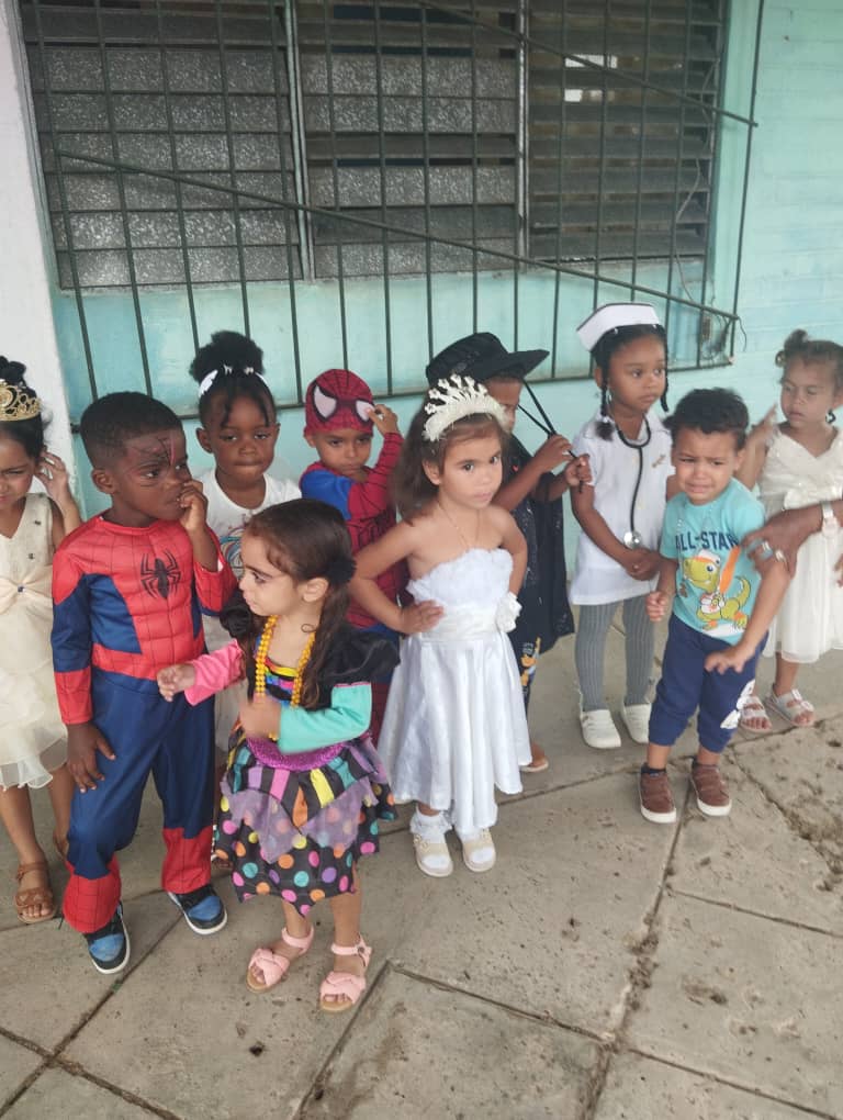 deborsh46440's tweet photo. #EducacionGuanabacoa.Sigue la fiesta por el 65 Aniversario de la creación de los Circulos infantiles. https://t.co/hXD1Pw6s2r
