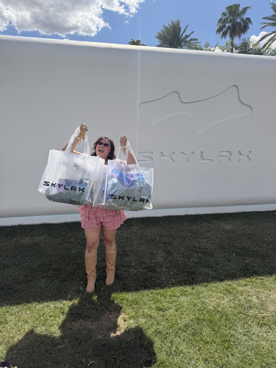 and will be taking 1 of everything 🤏🏽 <a href="/SKYLRK/">SKYLRK</a> <a href="/justinbieber/">Justin Bieber</a> #bieberchella