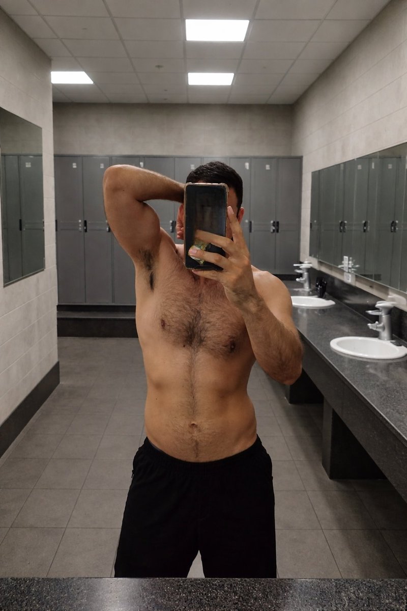 Foto post gym, un buen mamazo en los vestuarios bien morboso #sexoenelgym