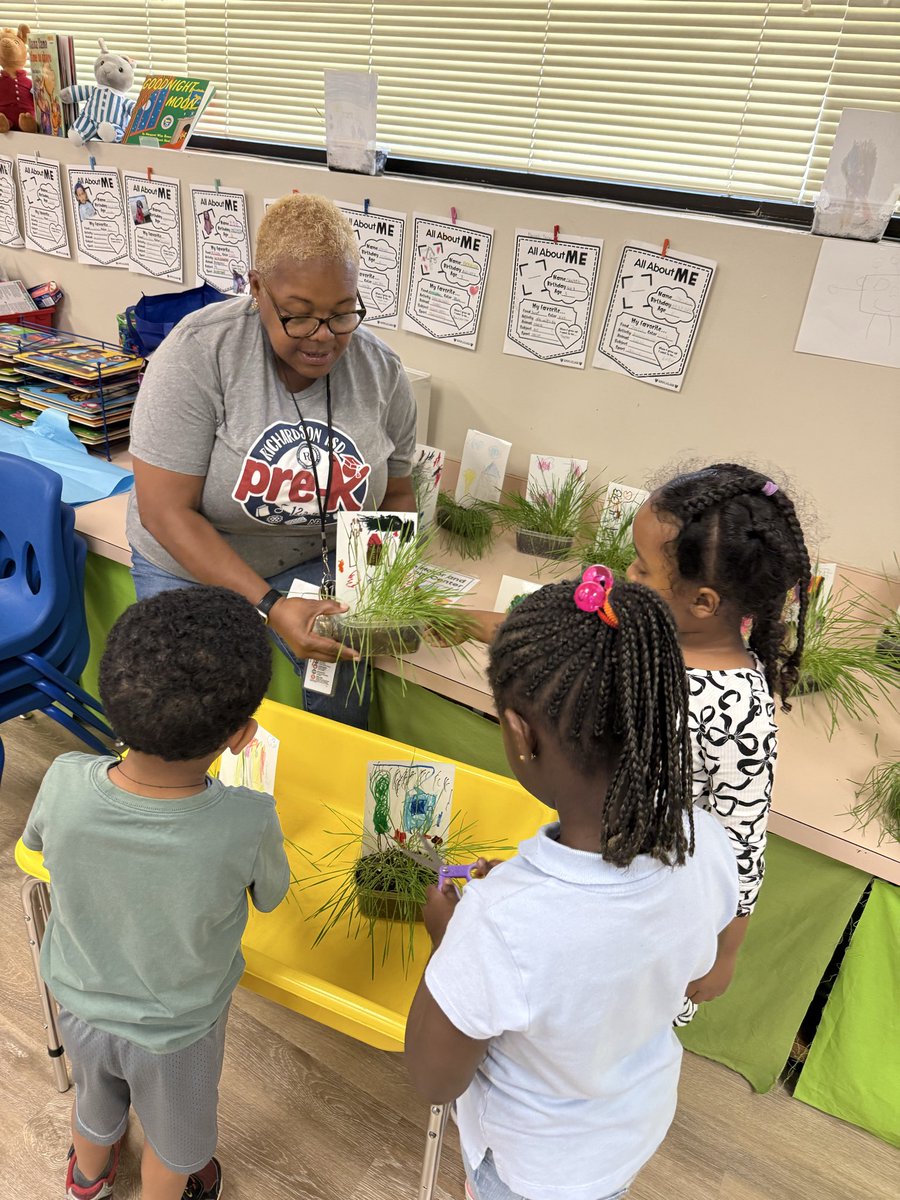 syarbrough_PK's tweet photo. Taking care of business @AikinEagles PK with Ms. G. 1st-draw a picture of your house, 2nd -plant & foster growth, 3rd -cut the grass and smile!#RISDdreambig Let’s go!! #unfinishedbusiness #profileofagraduate @IamBranum @RISDecs #RISDbetheone https://t.co/A1iWkAlQnP