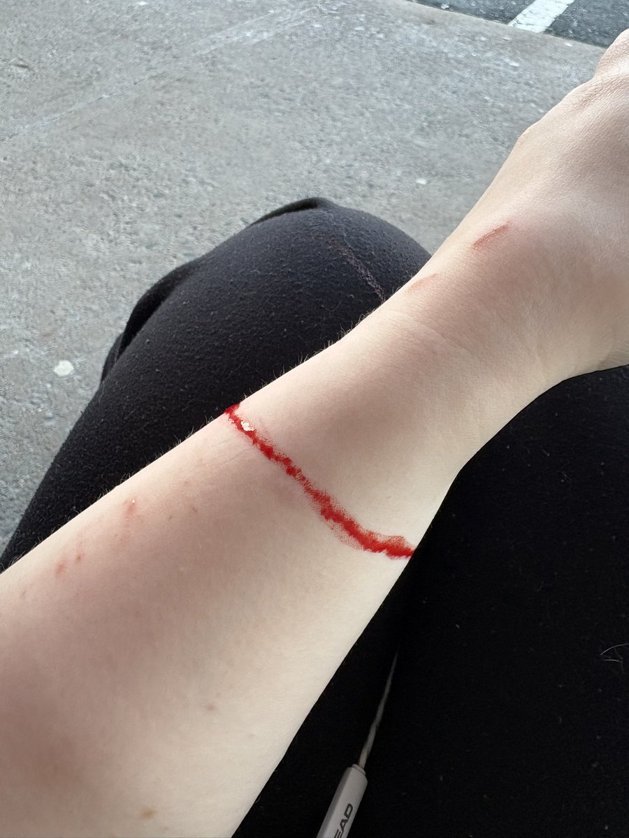 Juni .𖥔 ݁ ˖ locked out tweet media