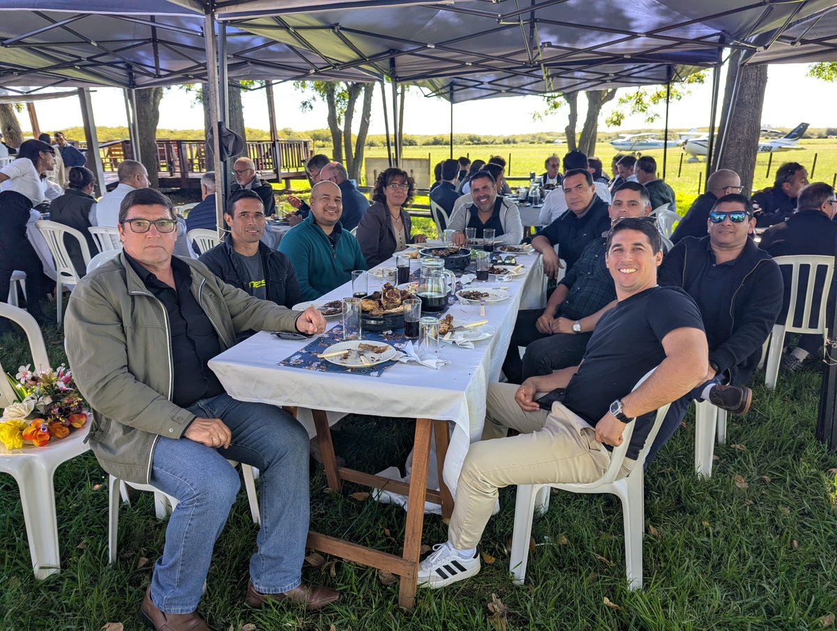 spforestales's tweet photo. Hoy nos reunimos en el Aero Club de Canelones para compartir un almuerzo de camaradería, marcando el cierre de la temporada 2025–2026 del Operativo PAIF.

Agradecemos especialmente a todas las personas que participaron este año, aportando sus conocimientos, tiempo y dedicación. https://t.co/vXysUXKCLd