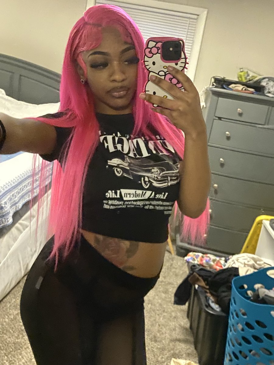 NiqqBaa's tweet photo. Pink hair have more fun #امن_کا_سفیر_پاکستان #Pakistán #PinkFriday https://t.co/M5Sg7FPvyE