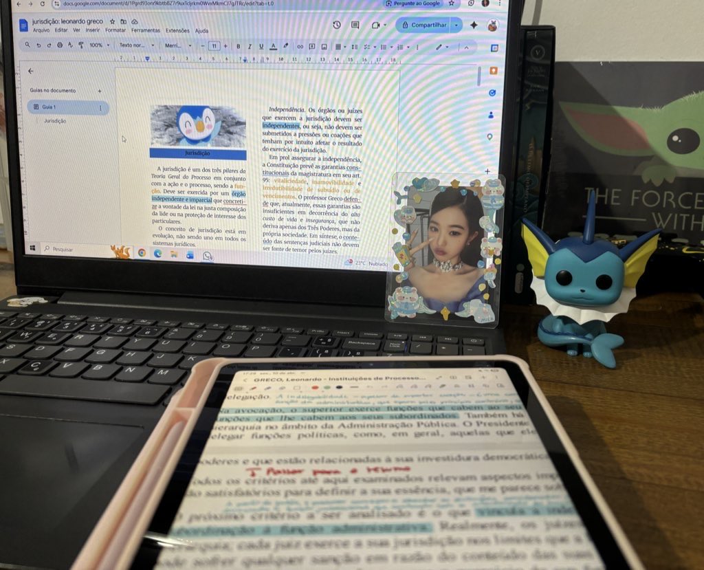 studyive's tweet image. ଘ studylog 10.04 ꒰ #collegetwt #studytwt ꒱

estou na casa dos meus pais! estudei por bastante tempo hoje, mas não achei muito produtivo. terminei um texto, ouvi uma aula e continuei a leitura de doutrina 

(a foto hoje também está péssima 😓)