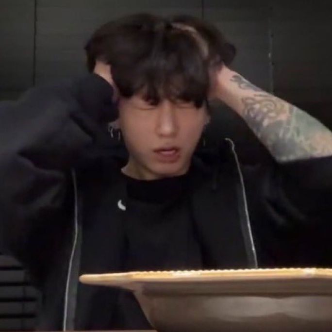 si alguna piensa vender su entrada (AL MISMO PRECIO), etc pasenme la información PORFA YO NO ALCANCÉ (si son revendedores que se van a la mierda con los precios los baleo)

PD: Argentina o Bogotá 🥹 #bts #btsari̇rang