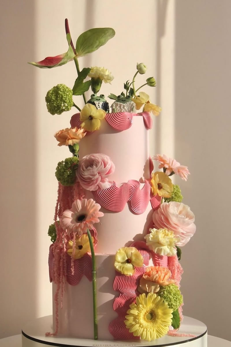 FianceeBodas's tweet image. Los ‘chaos cake’, la mejor opción para el postre nupcial en esta primavera: fianceebodas.com/articulos/2026…