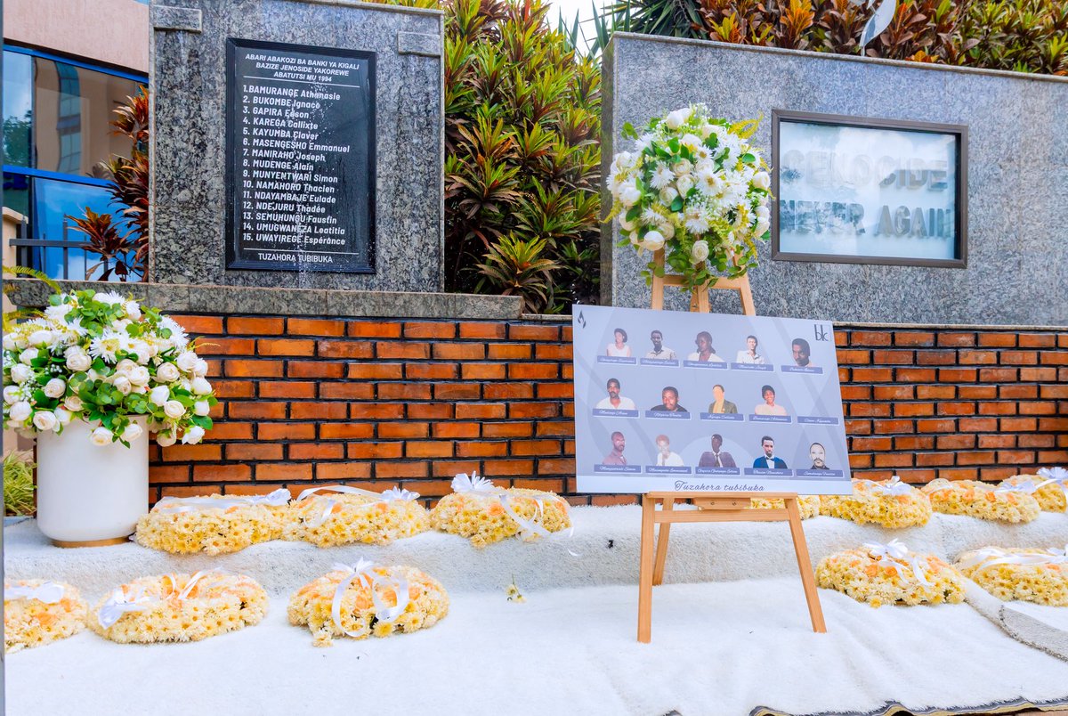 BankofKigali's tweet photo. Kuri uyu wa Gatanu, @BKGroupPLC yakoze igikorwa cyo kwibuka abazize Jenoside yakorewe Abatutsi mu 1994. 

Iki gikorwa cyatangiriye ku kicaro gikuru cya Banki ya Kigali, aho abayobozi muri BK Group bifatanyije n’imiryango y’abahoze ari abakozi ba Banki ya Kigali bazize Jenoside yakorewe Abatutsi mu 1994, mu kubibuka. 

Iki gikorwa cyakomereje ku rwibutso rwa Jenoside rwa Kigali ku Gisozi, aho abakozi ba BK Group bunamiye ndetse banashyira indabo ku mva z’abazize Jenoside yakorewe abatutsi mu 1994, bahashyinguye. 

Nyuma y’aho hakurikiyeho kumva ubuhamya n’ ibiganiro. 

#Kwibuka32