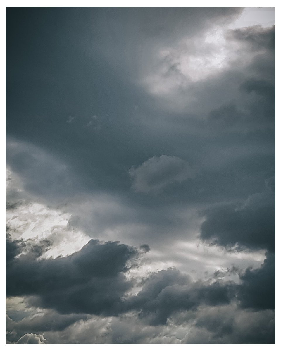 kev_hernandz998's tweet image. Los días nublados tienen algo que me calma tanto #fotography #fotografia #pictures #elsalvador #cloudy #nublado