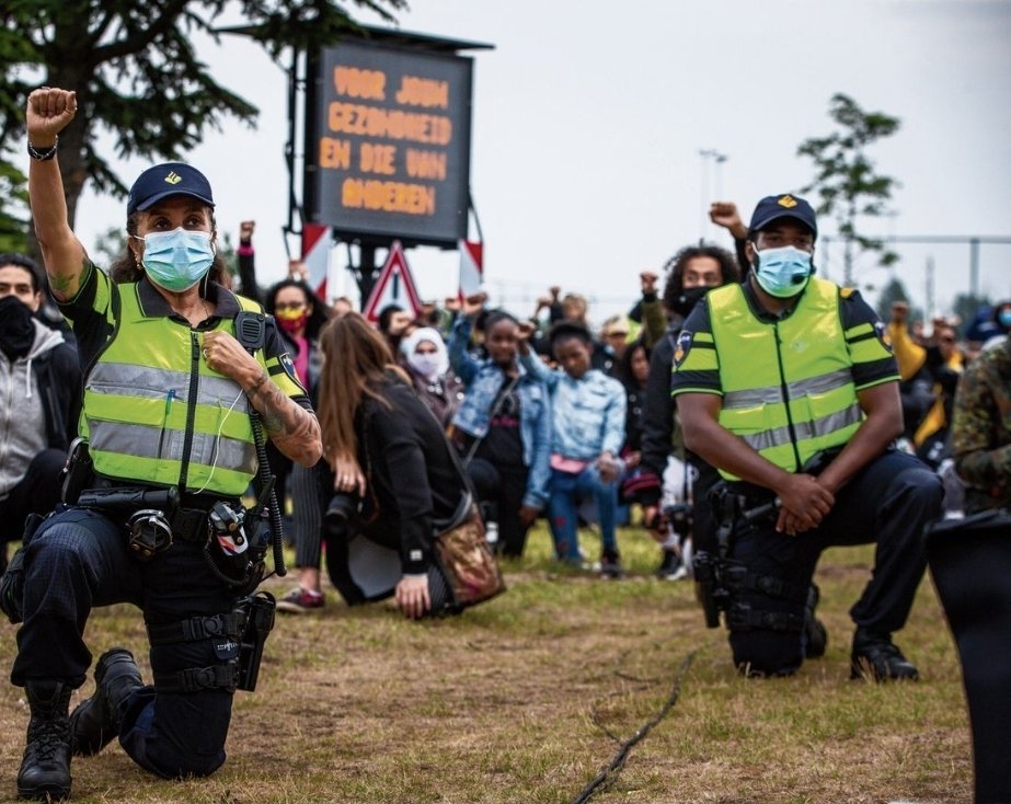 Sybthaboss2's tweet photo. Agenten doen aangifte van mishandeling en bedreiging na een arrestatie met verzet.

Militairen mogen alleen op missie als het op die plek veilig is.

Dat is toch eigenlijk allemaal wel een beetje gek..

Nederland'26 https://t.co/dQRB0IHig1