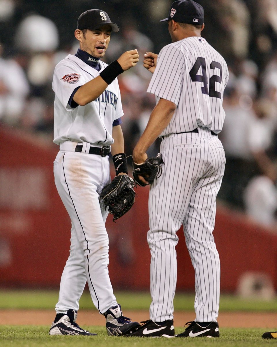 All these years later, and Mo is still breaking bats. 

Our apologies, Ichiro 😂