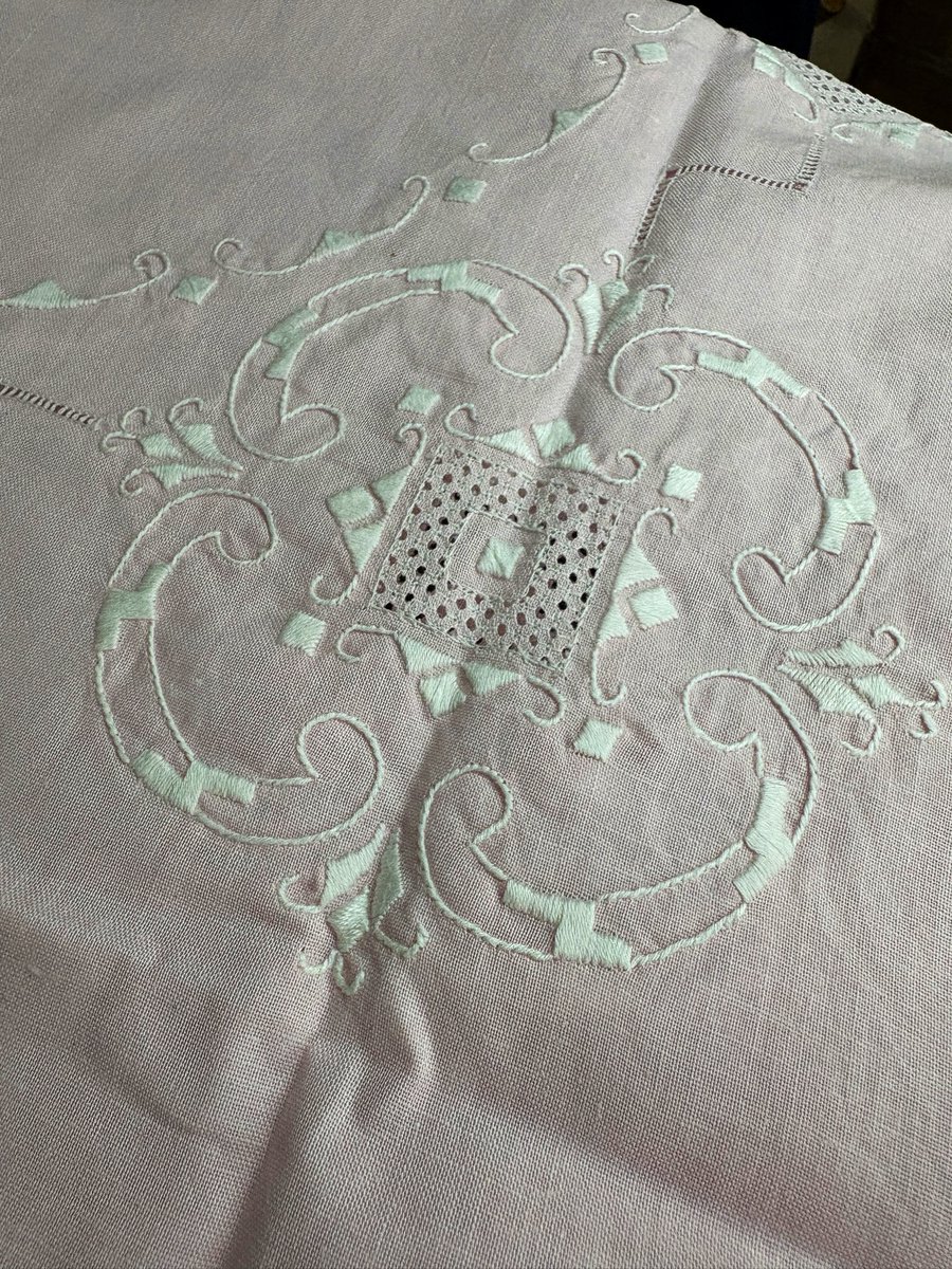 スワトウ刺繍が生産停止してるとは。復活する可能性はあるのかしら