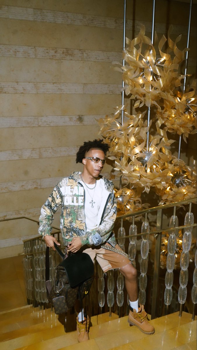 kashtonsx's tweet image. New friends? 🤎 #bmorefreaks