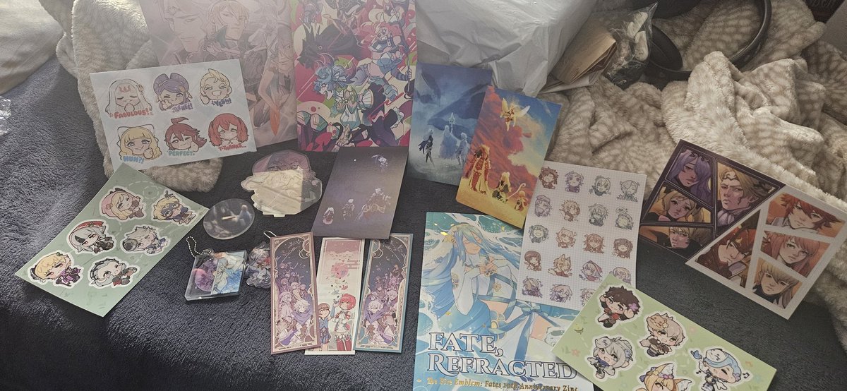 kaamuzero's tweet photo. just recieved my @FeFatesZine today!! I'm so excited to go through everything!! <333 https://t.co/e5BgkSepZ7