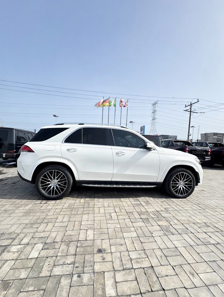 Deleversee's tweet image. 2020 GLE 350 🚨
Foreign Used | Full Option

• 2.0L Turbo (255HP)
• 9-Speed Auto
• 4MATIC AWD
• Dual Screens
• Reverse Camera

Clean &amp;amp; ready 💯

📍 Lagos
📩 DM for details

#GLE350 #LagosCars #twitterng #Mercedesbenz #Nigeria