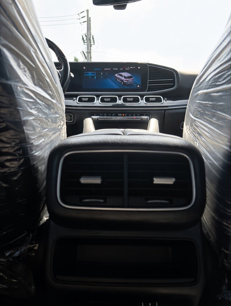 Deleversee's tweet image. 2020 GLE 350 🚨
Foreign Used | Full Option

• 2.0L Turbo (255HP)
• 9-Speed Auto
• 4MATIC AWD
• Dual Screens
• Reverse Camera

Clean &amp;amp; ready 💯

📍 Lagos
📩 DM for details

#GLE350 #LagosCars #twitterng #Mercedesbenz #Nigeria