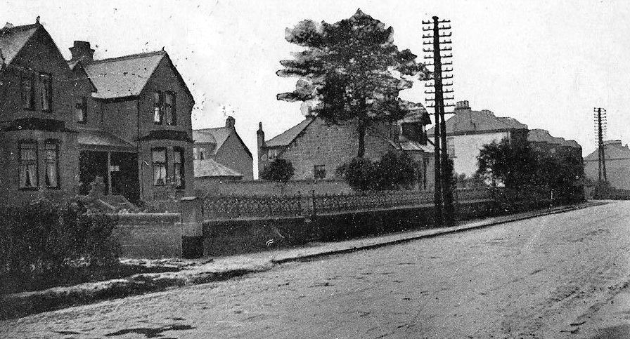 tourscotland's tweet photo. Old Tour #Scotland #Ancestry Travel Visit #Genealogy #Scottish Family #History Blog #photography of houses on #Cumbernauld Road in #Stepps, on the north eastern outskirts of #Glasgow. Originally part of the Garnkirk estate https://t.co/rg33pDATWn https://t.co/Val69MmcRd
